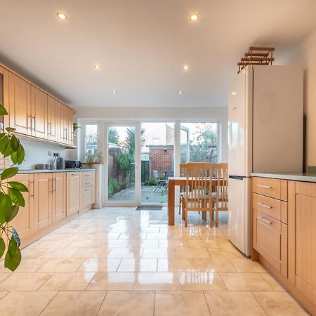 Best Price! Large Home For 4 - Smart Tv - Comfy Beds - Garden - 4 Single Beds Or 2 Doubles! Portsmouth Exterior photo