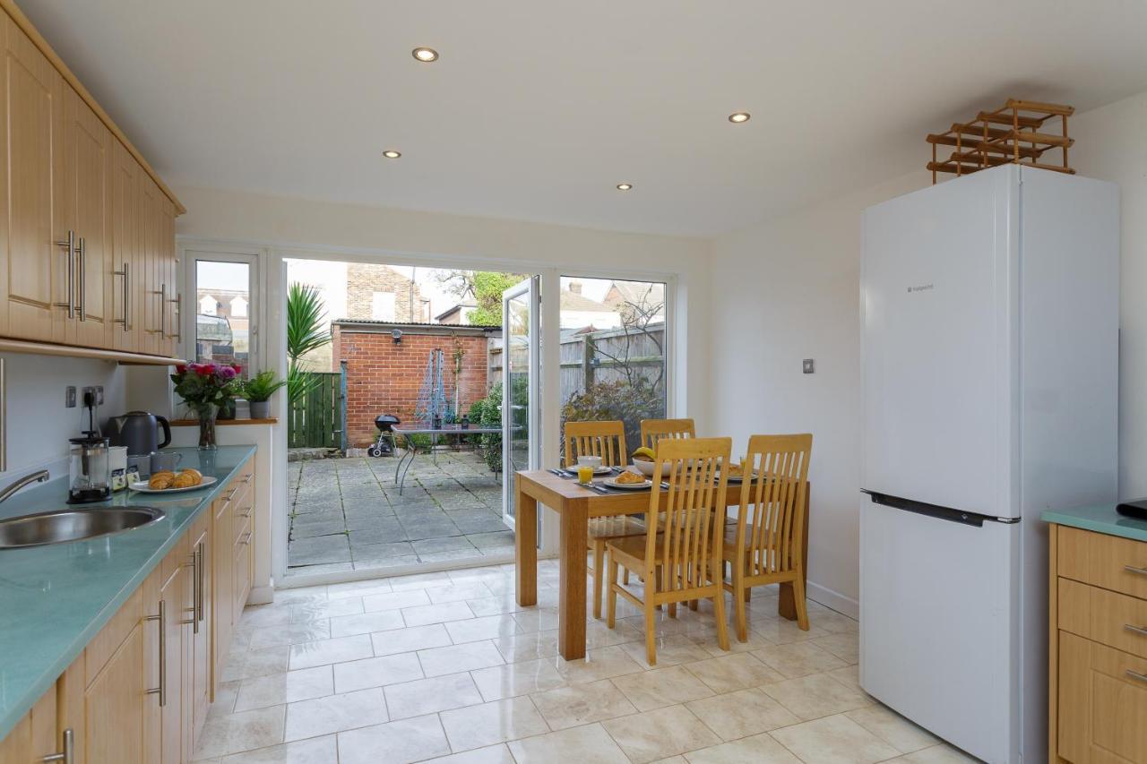 Best Price! Large Home For 4 - Smart Tv - Comfy Beds - Garden - 4 Single Beds Or 2 Doubles! Portsmouth Exterior photo