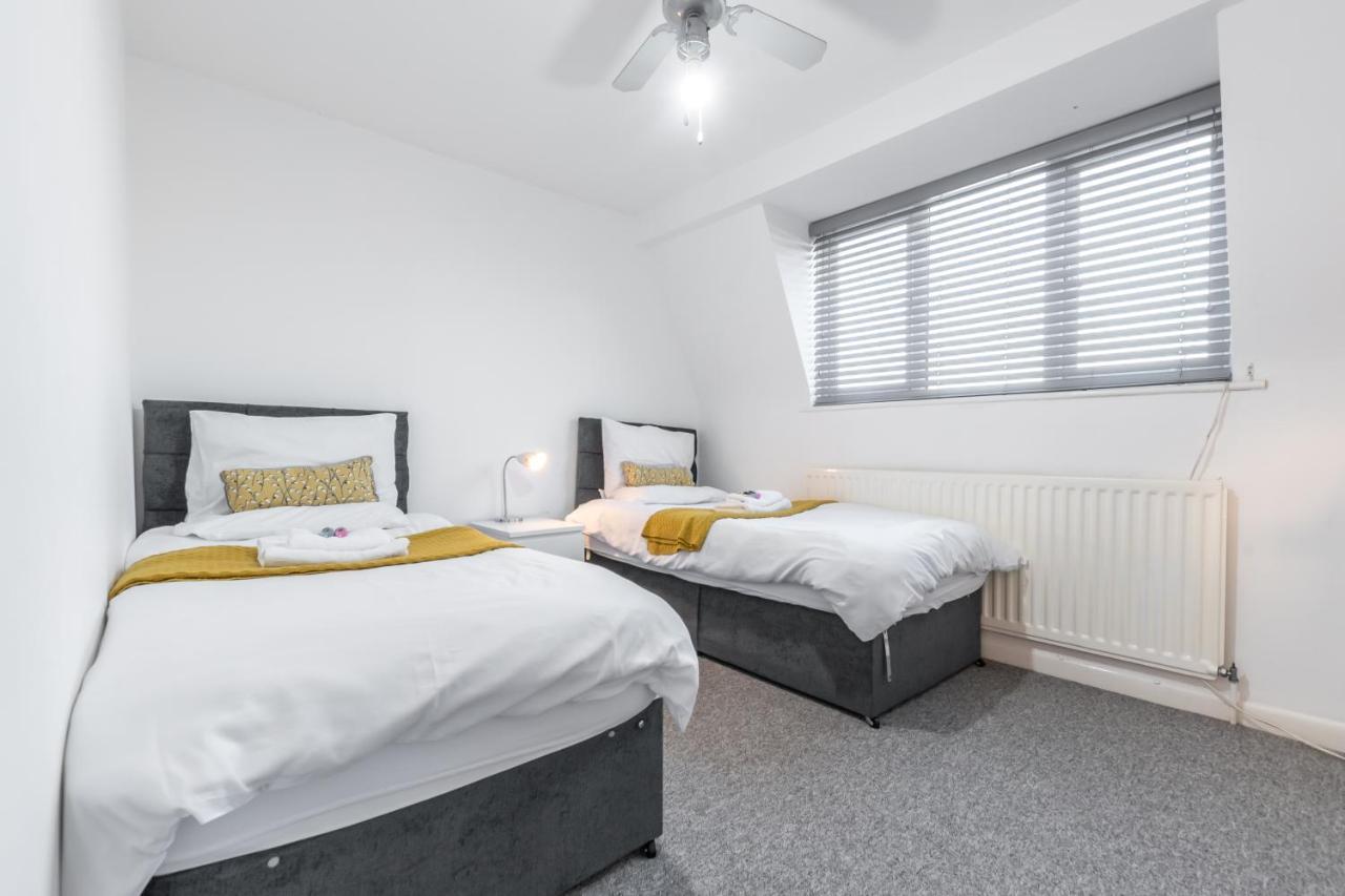 Best Price! Large Home For 4 - Smart Tv - Comfy Beds - Garden - 4 Single Beds Or 2 Doubles! Portsmouth Exterior photo