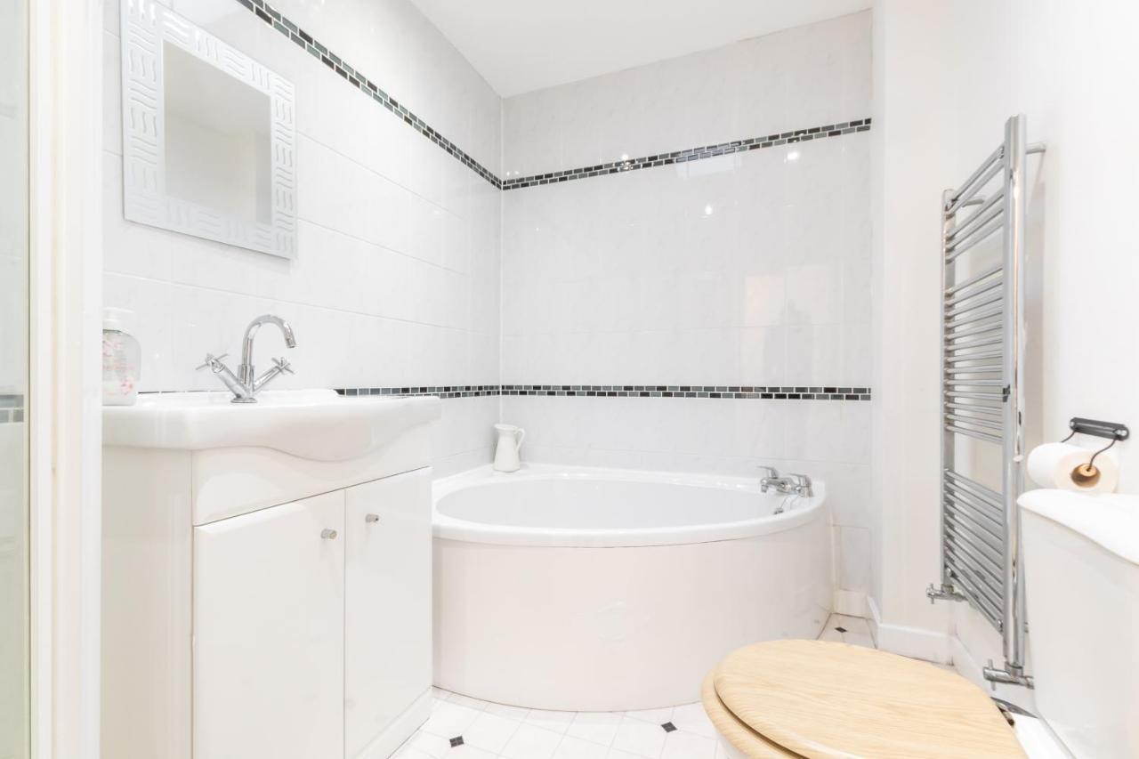 Best Price! Large Home For 4 - Smart Tv - Comfy Beds - Garden - 4 Single Beds Or 2 Doubles! Portsmouth Exterior photo