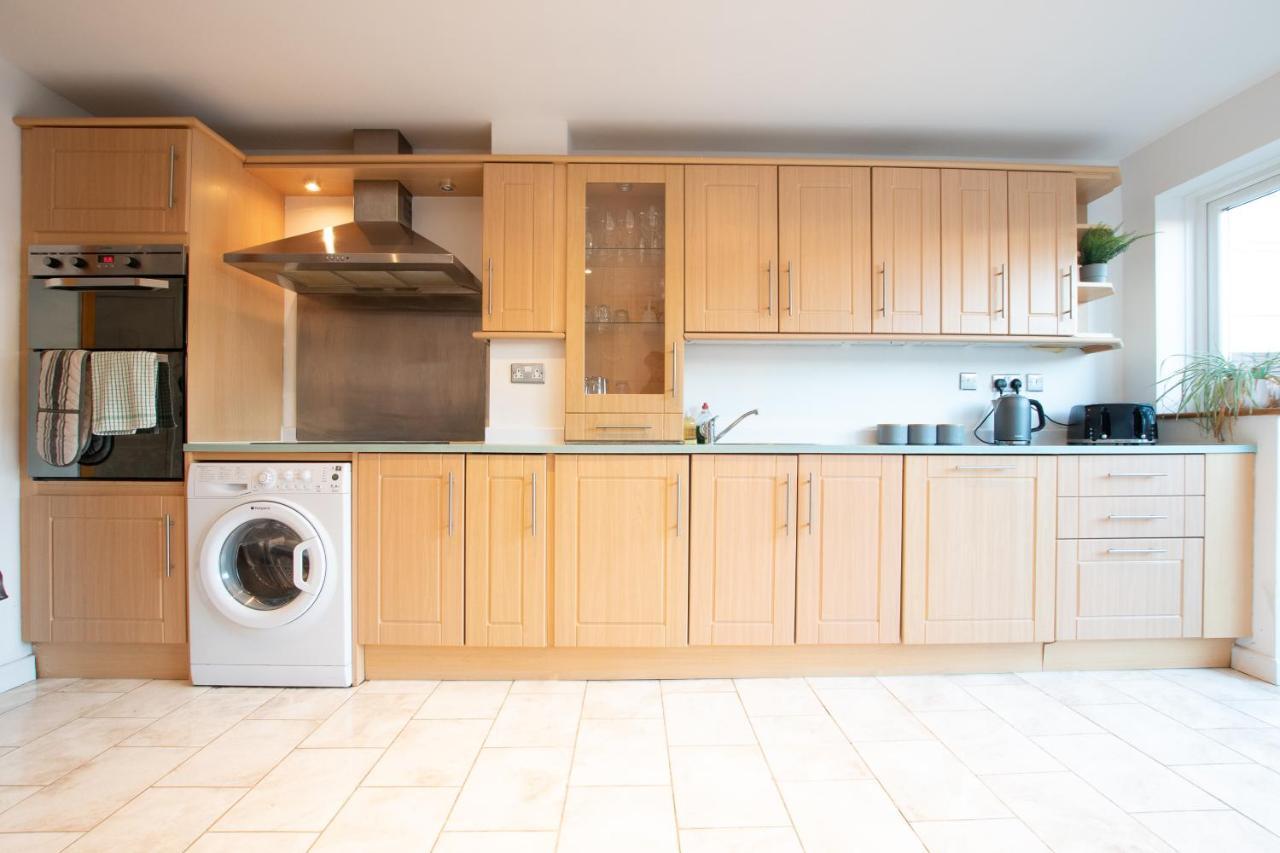 Best Price! Large Home For 4 - Smart Tv - Comfy Beds - Garden - 4 Single Beds Or 2 Doubles! Portsmouth Exterior photo