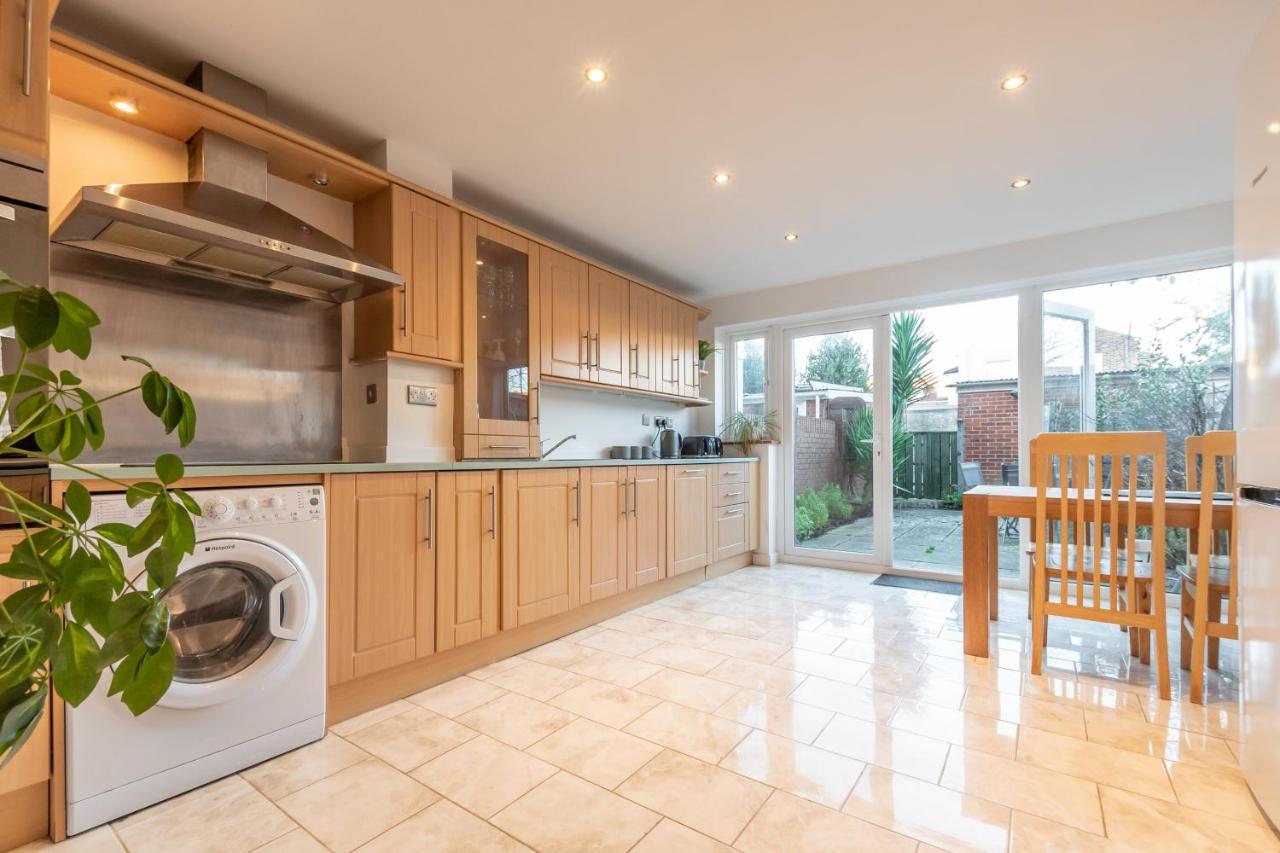 Best Price! Large Home For 4 - Smart Tv - Comfy Beds - Garden - 4 Single Beds Or 2 Doubles! Portsmouth Exterior photo